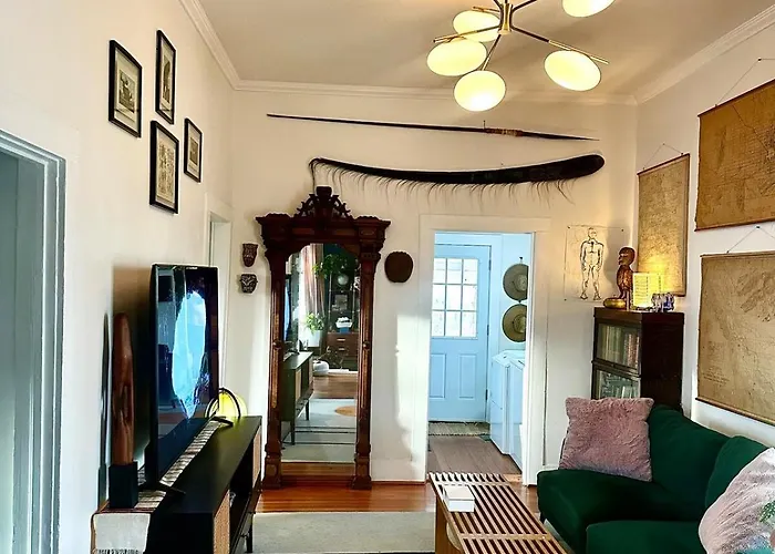 Oasis Downtown- One Of A Kind Historic Holiday home