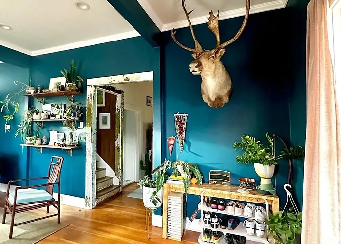 Oasis Downtown- One Of A Kind Historic Holiday home