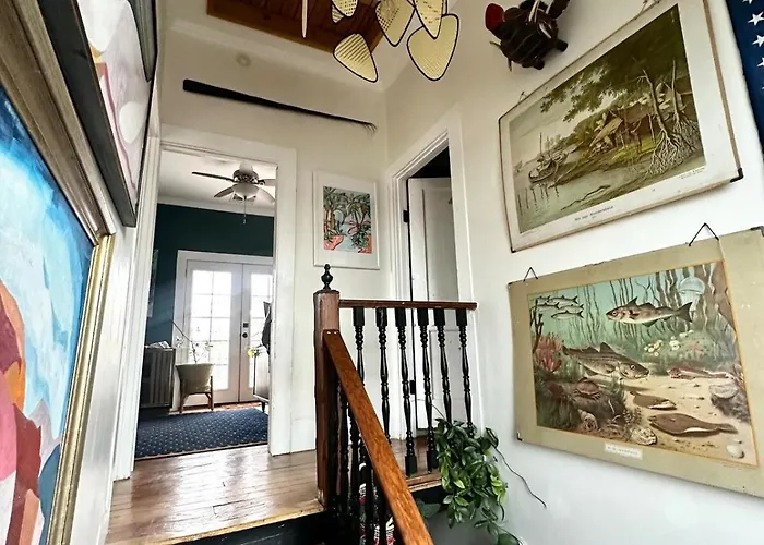 Oasis Downtown- One Of A Kind Historic Holiday home